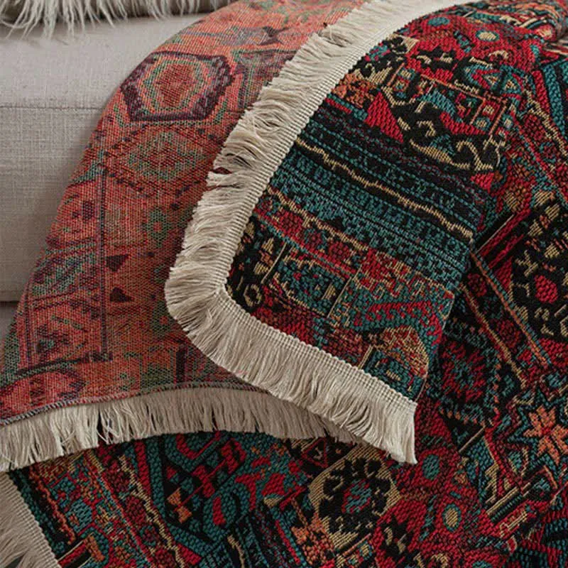 Verschleißfester Sofabezug mit Jacquard-Ethno-Quaste