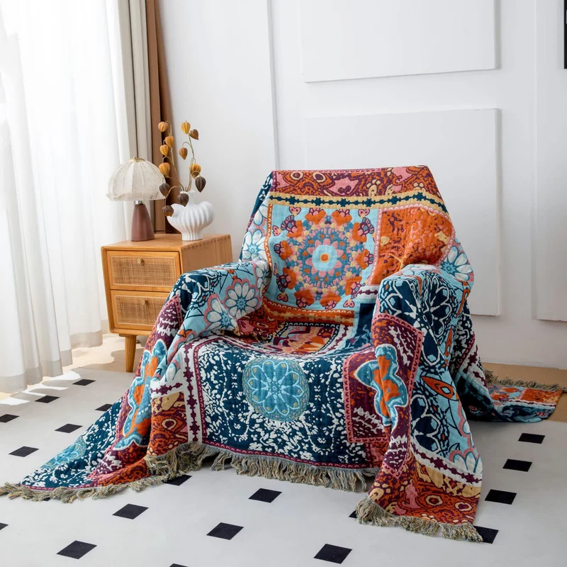 Wendbare Boho-Baumwolldecke mit blauem Blumenmuster und Quasten