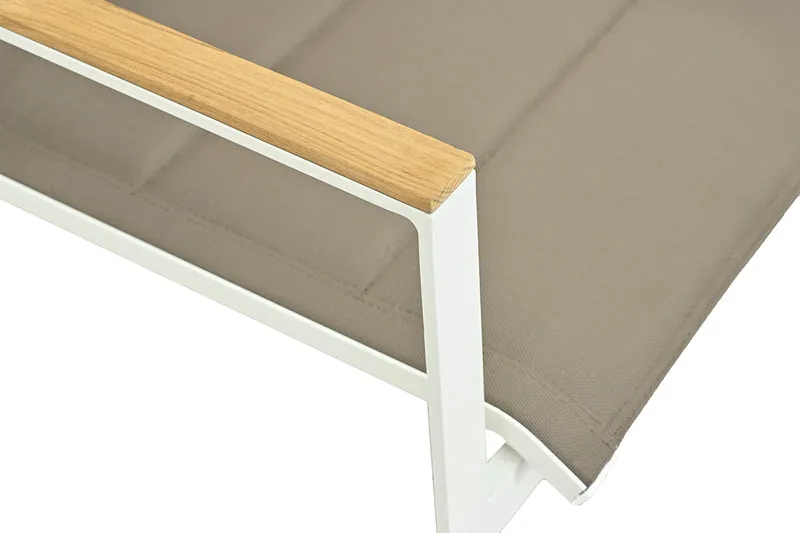 ZEO LIVING Chelsea Stapelstuhl hoch Alu gepaddet weiß/coffee mit Teakarmlehne