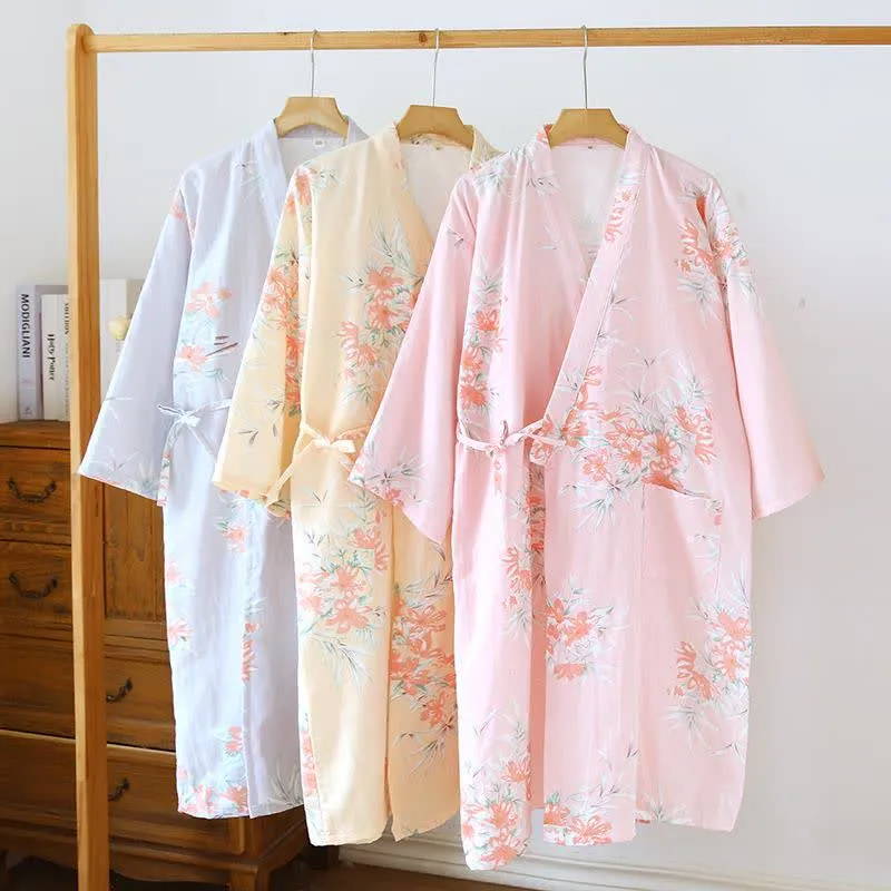 Japanischer Kimono-Bademantel aus Baumwolle mit Pfirsichblütenmuster