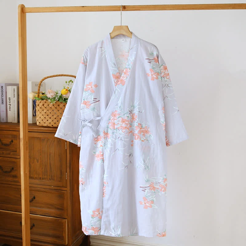 Japanischer Kimono-Bademantel aus Baumwolle mit Pfirsichblütenmuster