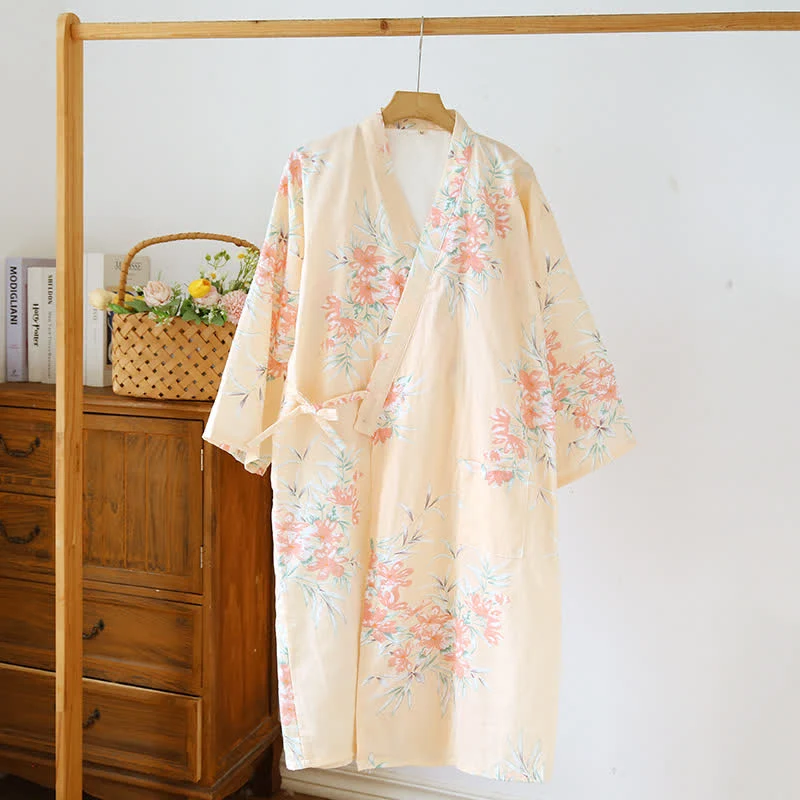 Japanischer Kimono-Bademantel aus Baumwolle mit Pfirsichblütenmuster