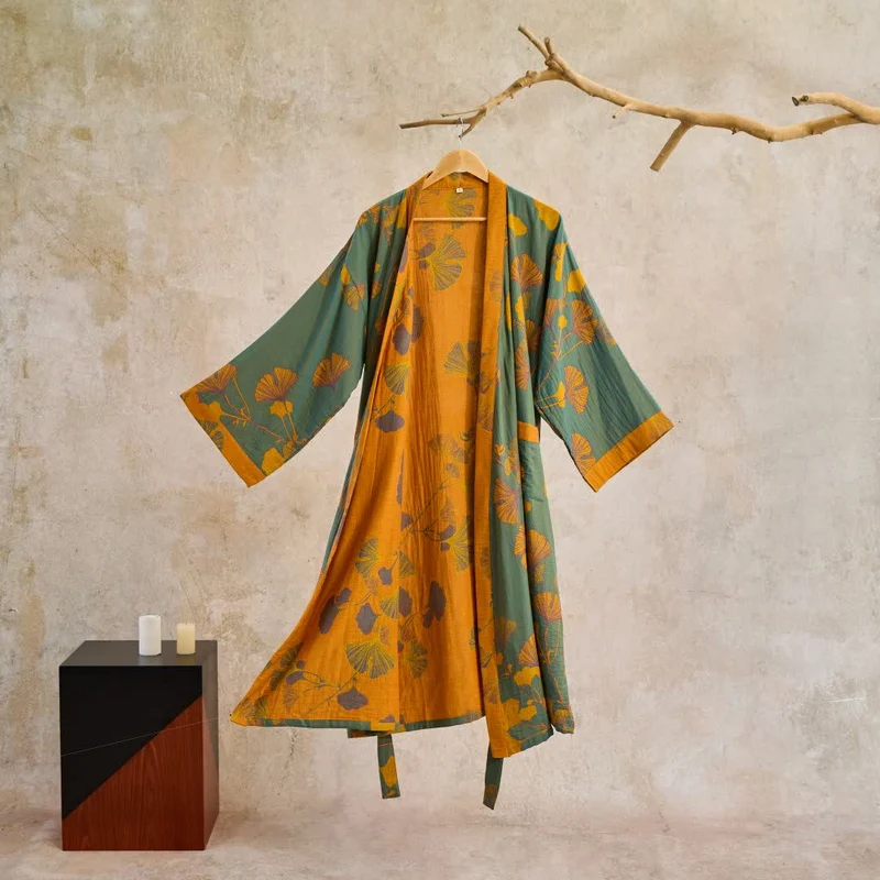 Großer Kimono-Bademantel aus Baumwolle mit Ginkgoblättern