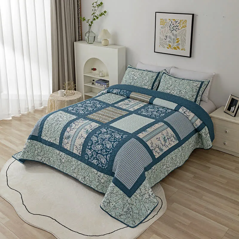 Patchworkdecke aus Baumwolle mit kariertem botanischem Druck