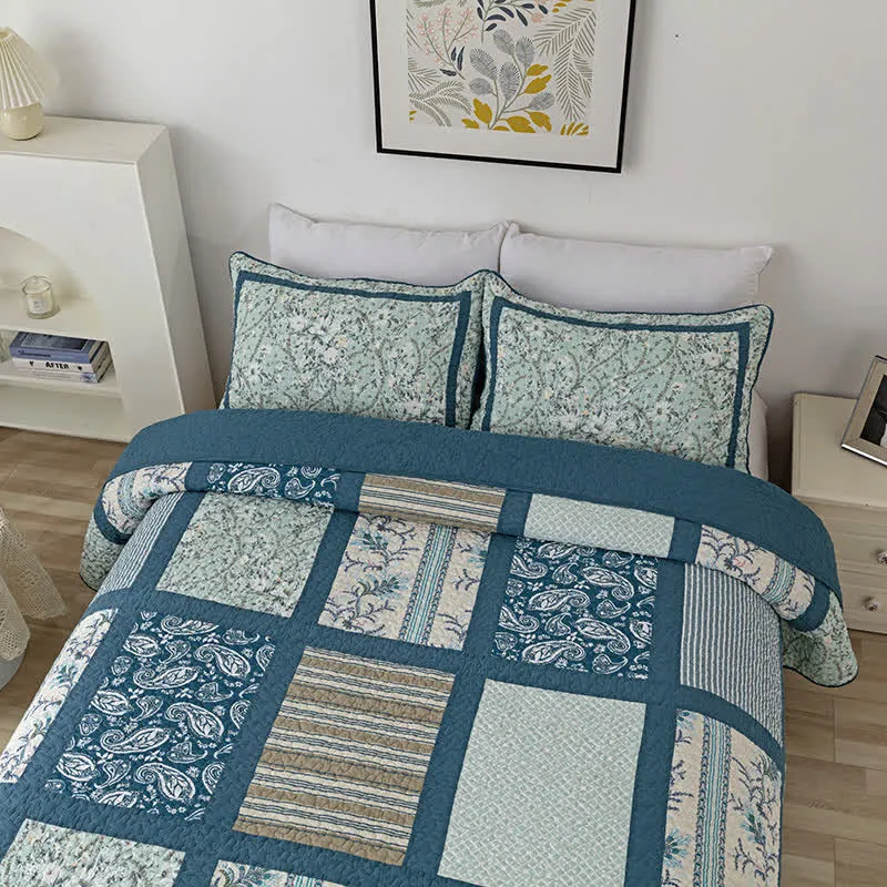 Patchworkdecke aus Baumwolle mit kariertem botanischem Druck