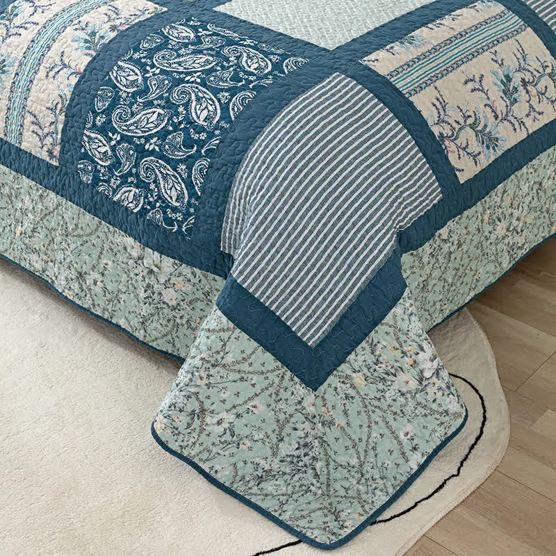 Patchworkdecke aus Baumwolle mit kariertem botanischem Druck