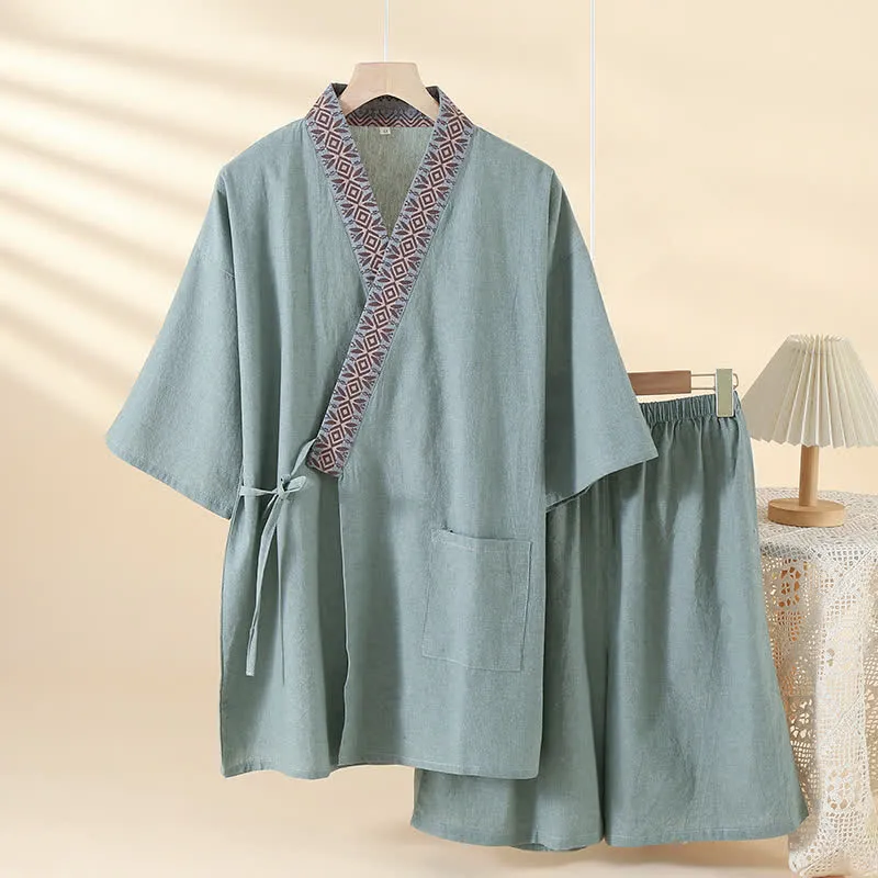 Einfarbiger Kimono-Pyjama mit geometrischem Kragen