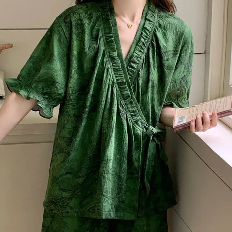 Stilvolles Pyjama-Set mit Rüschenärmeln und botanischem Muster