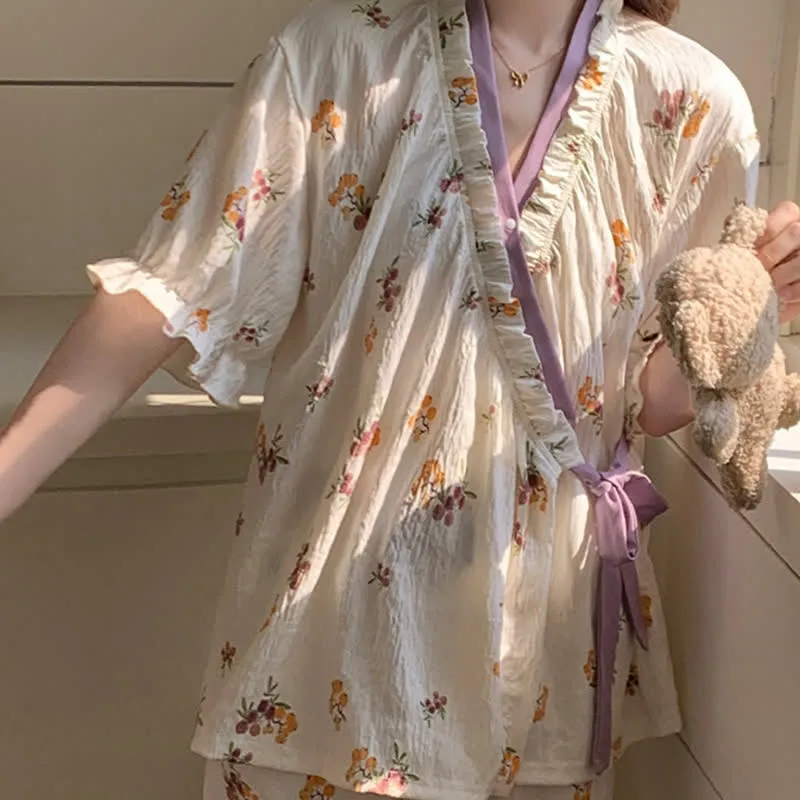 Pyjama-Set mit Blumenmuster und Rüschenärmeln
