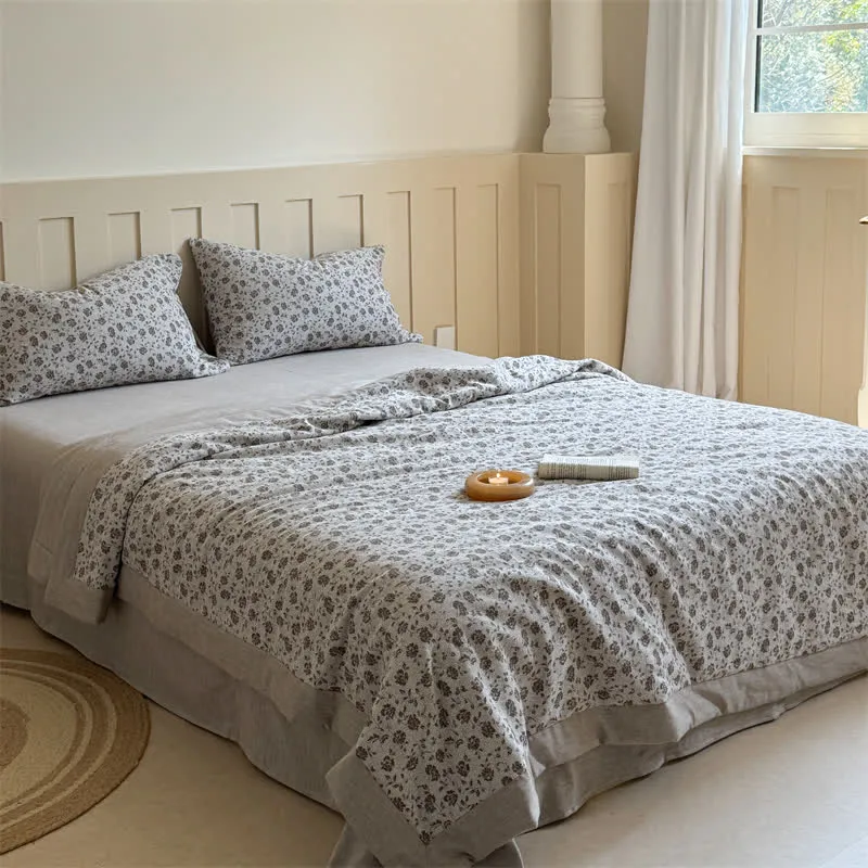 Rustikale Sommersteppdecke aus garngefärbtem Baumwoll-Jacquard mit Blumenmuster