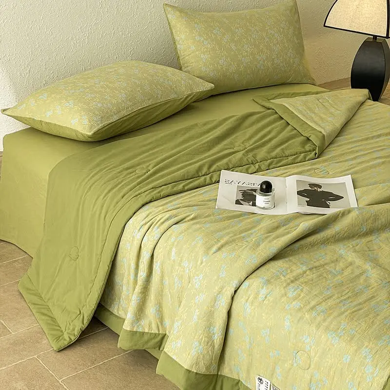 Luxuriöse dreilagige Sommersteppdecke aus Baumwolle im Jacquard-Stil