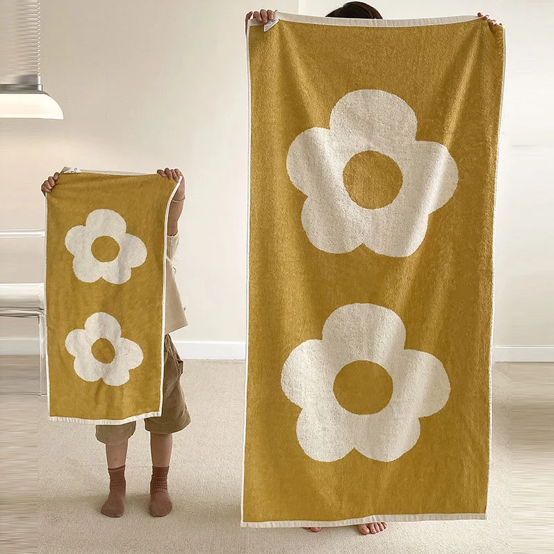 Atmungsaktives, weiches Baumwollhandtuch mit Blumenmuster