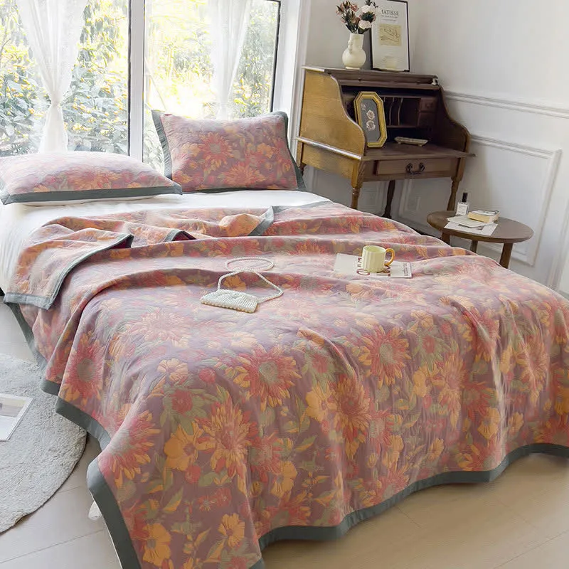Dreilagige Steppdecke aus Baumwollgaze mit Blumenmuster