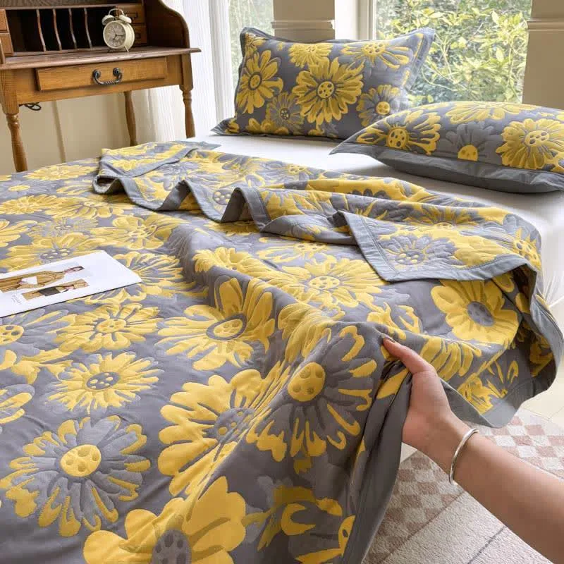 Elegante, leichte Steppdecke aus Baumwollgaze mit Sonnenblumenmotiv