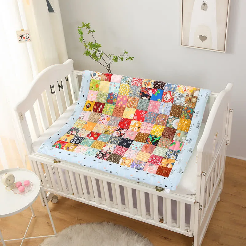Pastorale Patchwork-Babydecke aus reiner Baumwolle