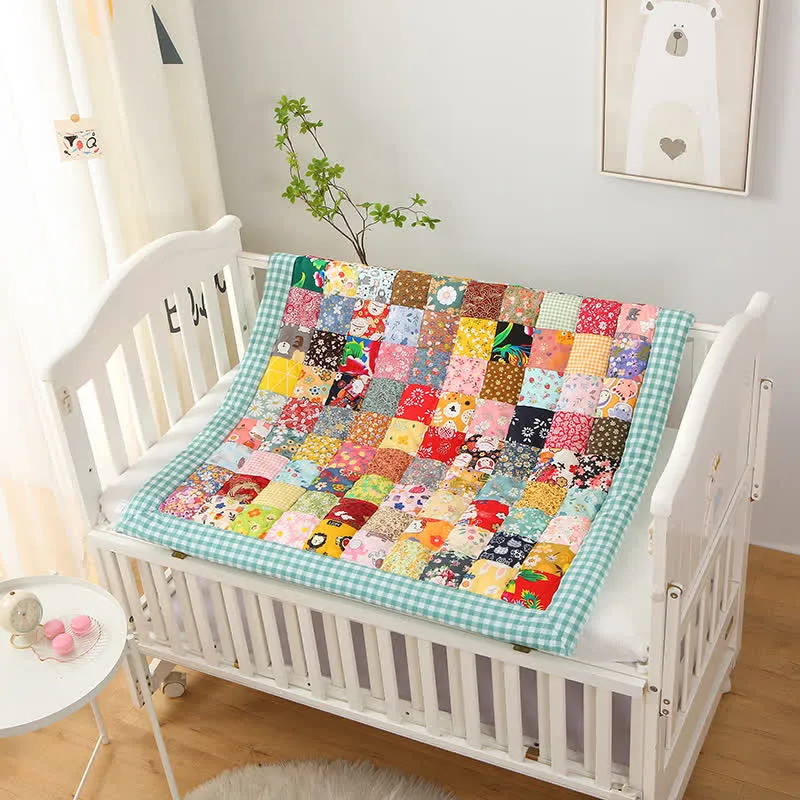 Patchwork-Babydecke aus reiner Baumwolle mit Karomuster