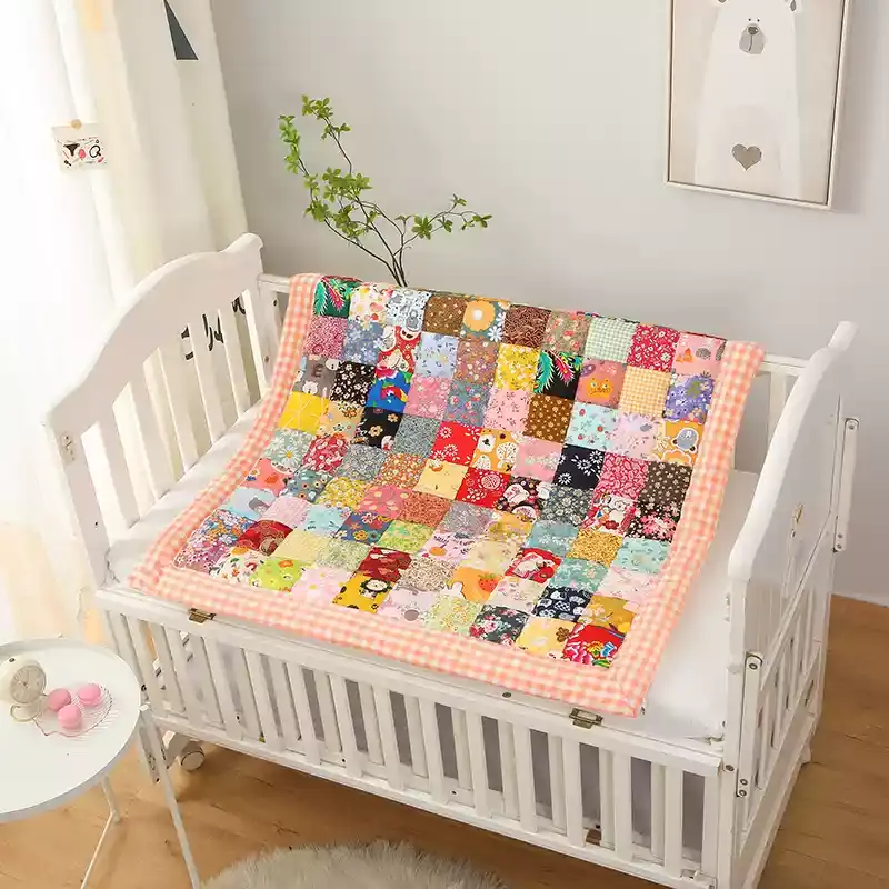 Patchwork-Babydecke aus reiner Baumwolle mit Karomuster