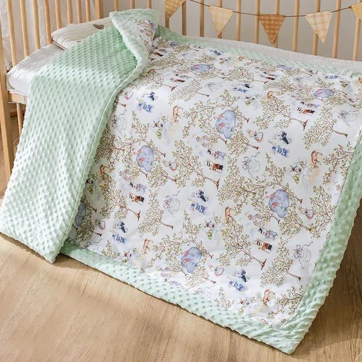 Flauschige Babydecke aus Baumwolle im ländlichen Stil