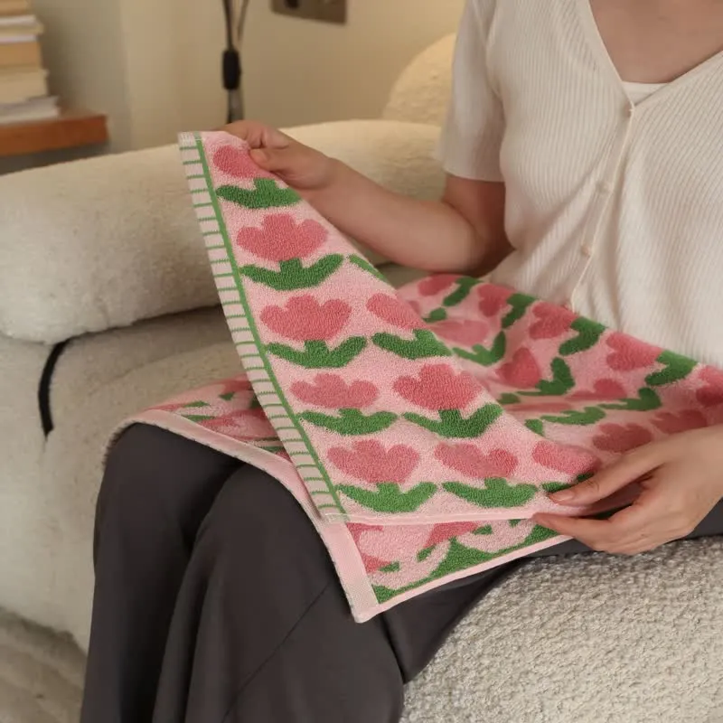 Süßes weiches Badetuch aus Baumwolle mit Tulpenmotiv