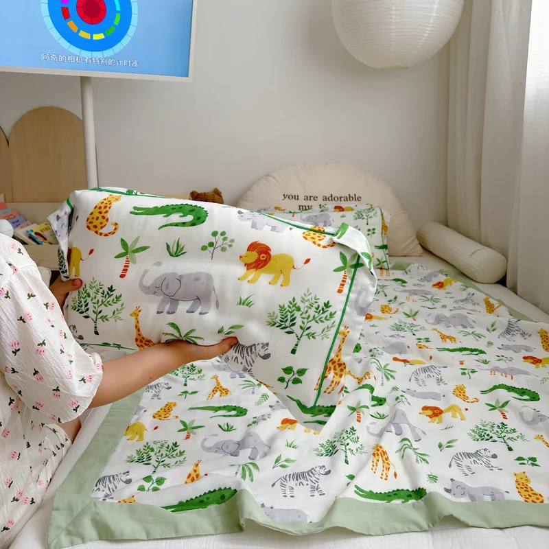 Bambusfaser-Steppdecke mit Dschungeltieren für Kleinkinder
