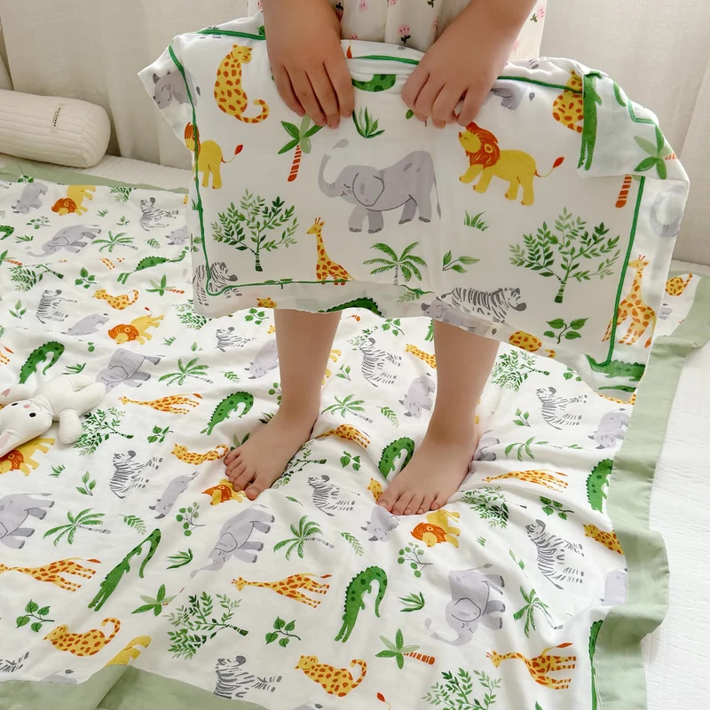 Bambusfaser-Steppdecke mit Dschungeltieren für Kleinkinder