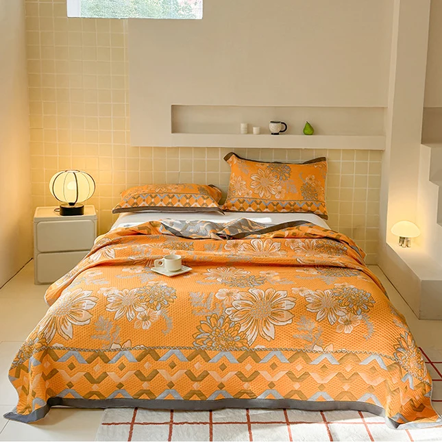 Elegante, leichte Steppdecke aus Baumwollgaze mit Blumenmuster