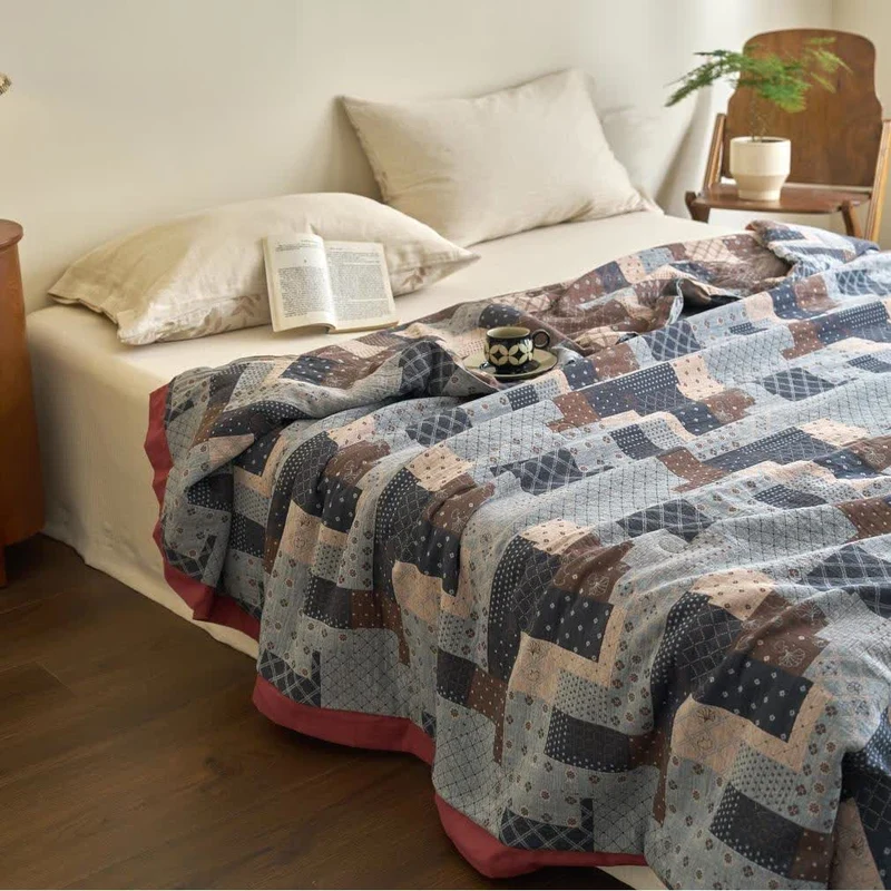 Leichte Steppdecke aus Baumwollgaze mit Patchwork-Muster