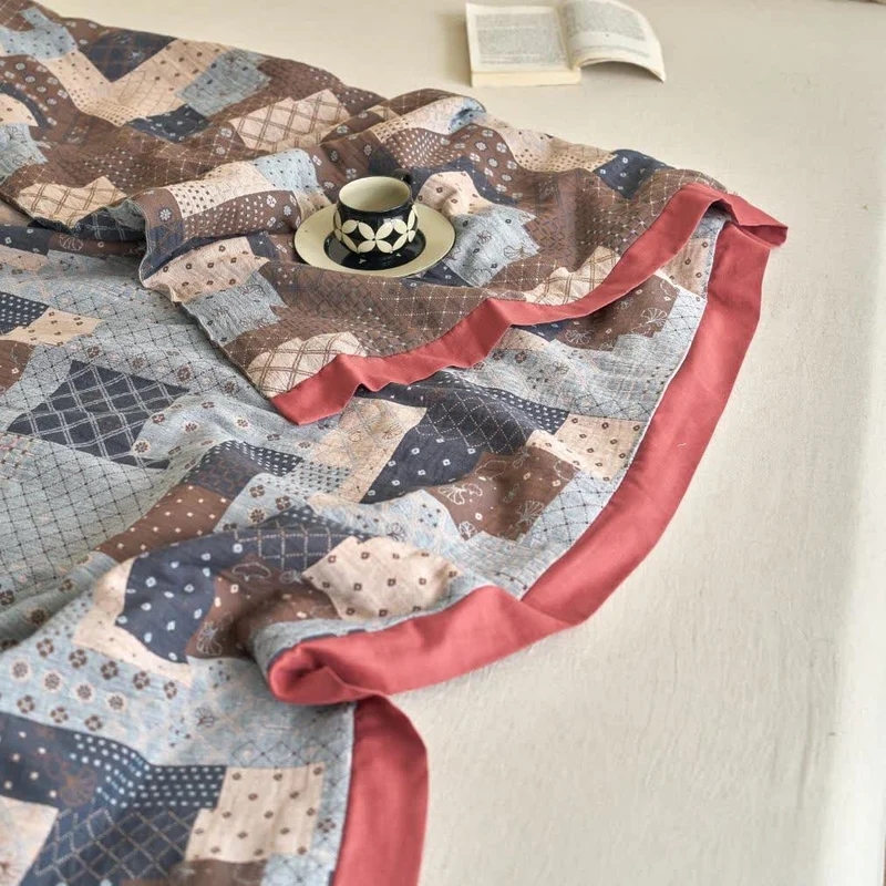 Leichte Steppdecke aus Baumwollgaze mit Patchwork-Muster