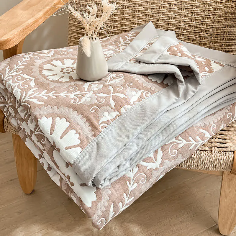 Jacquard-Tagesdecke mit geometrischem Muster