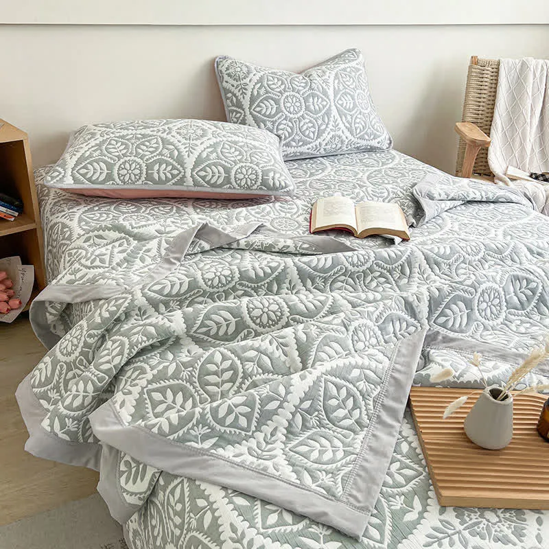 Jacquard-Tagesdecke mit geometrischem Blattmuster