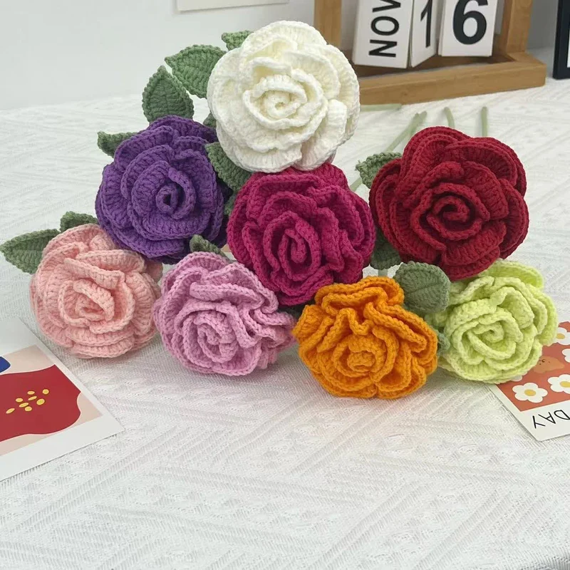 Künstliche Rose, handgehäkeltes Garnornament