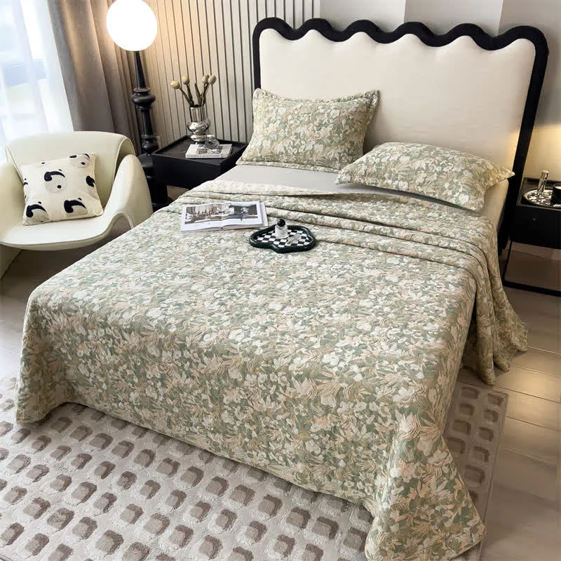 Gesteppte Tagesdecke aus Baumwollgaze mit Jacquard-Blumenmuster