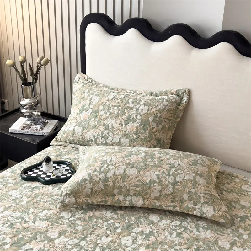 Gesteppte Tagesdecke aus Baumwollgaze mit Jacquard-Blumenmuster