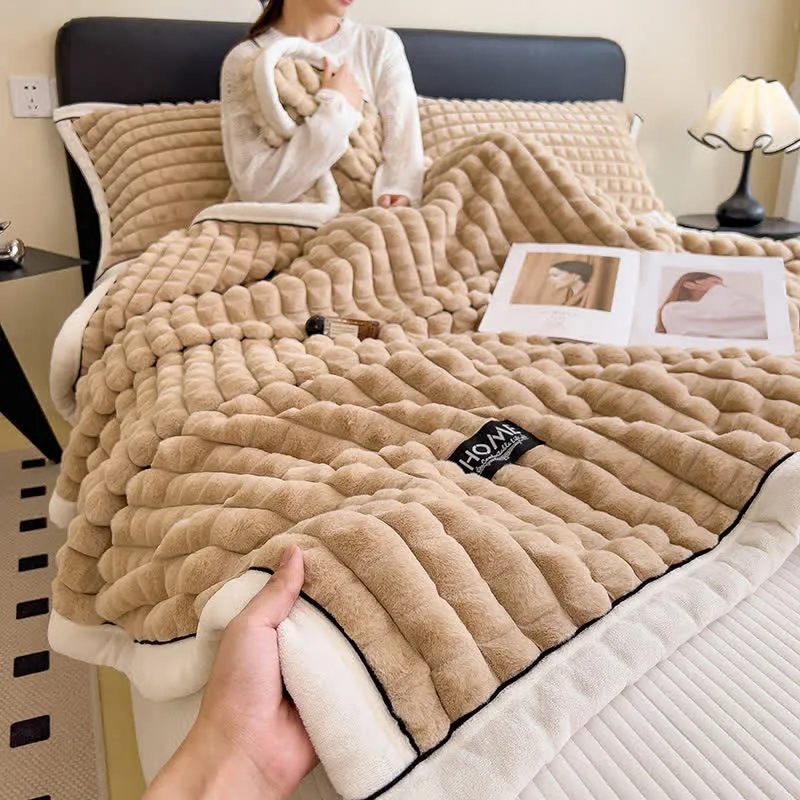 Weiche Fleece-Überwurfdecke mit karierter Textur