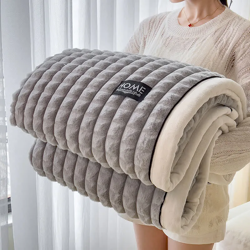 Weiche Fleece-Überwurfdecke mit karierter Textur