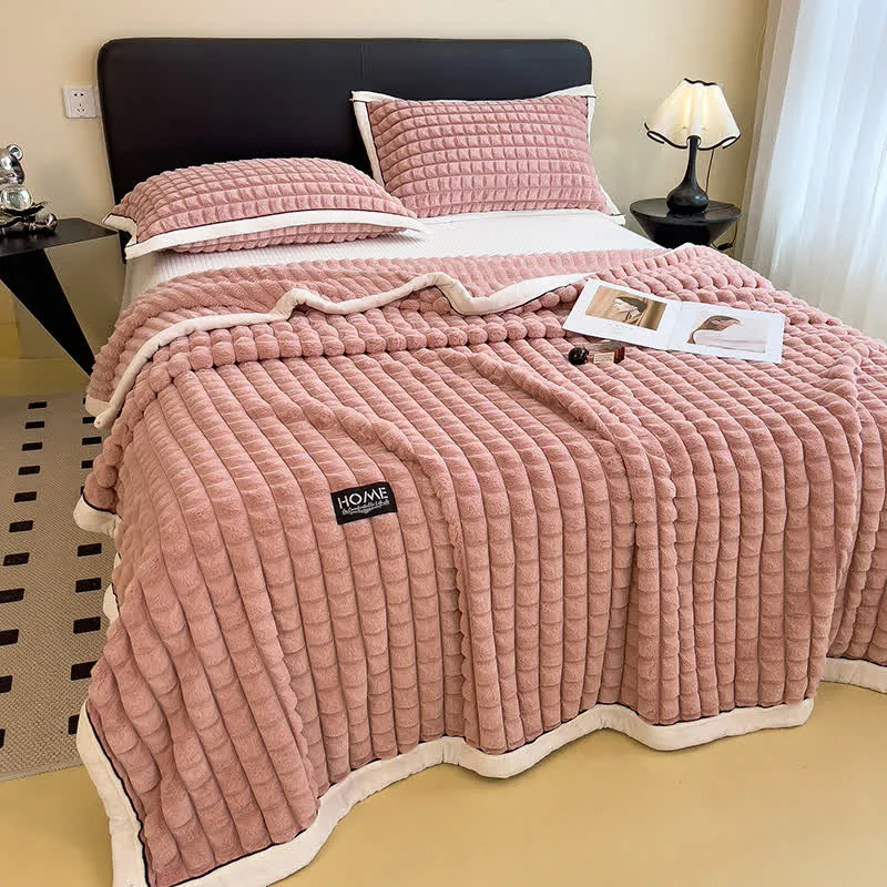 Weiche Fleece-Überwurfdecke mit karierter Textur