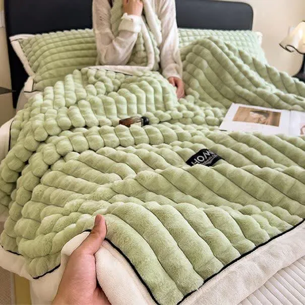 Weiche Fleece-Überwurfdecke mit karierter Textur