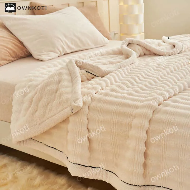 Fleecedecke mit Jacquard-Wellenstruktur