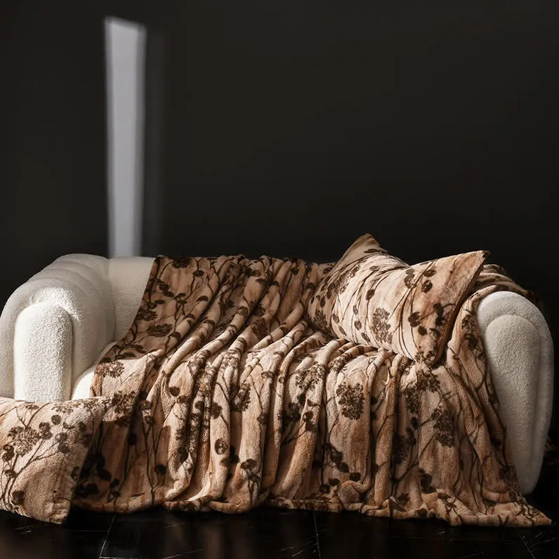 Sofaüberwurfdecke aus Samt mit rustikalem Blumenmuster