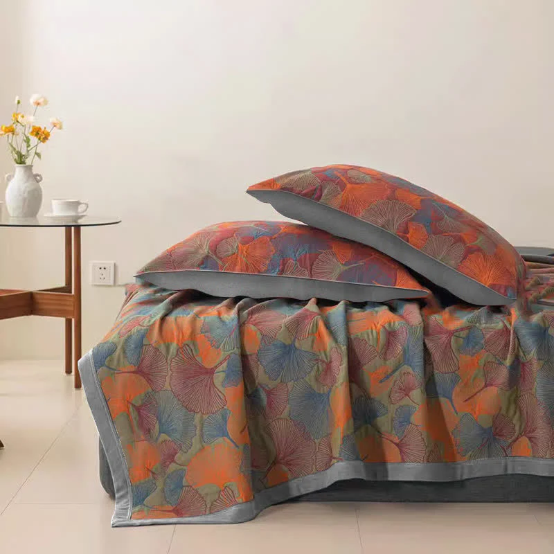 Dreilagige Steppdecke aus Baumwollgaze mit Ginkgoblättern