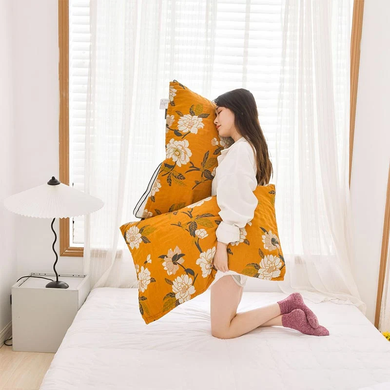 Kissenhandtuch aus Baumwollgaze mit gelben Blumen (2 Stück)