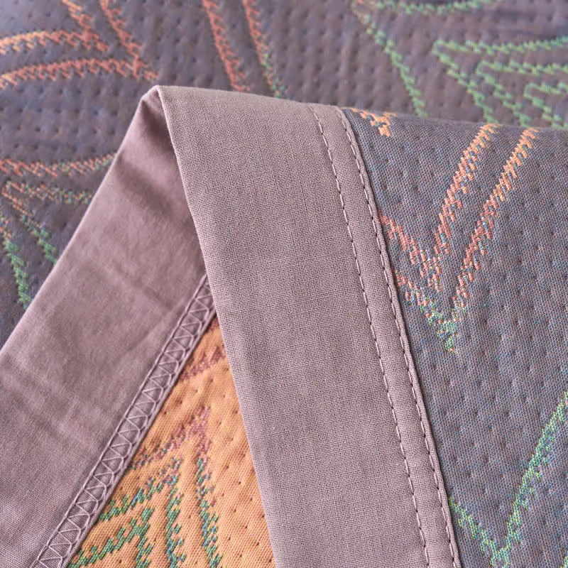 Atmungsaktive Jacquarddecke aus garngefärbter Baumwollgaze