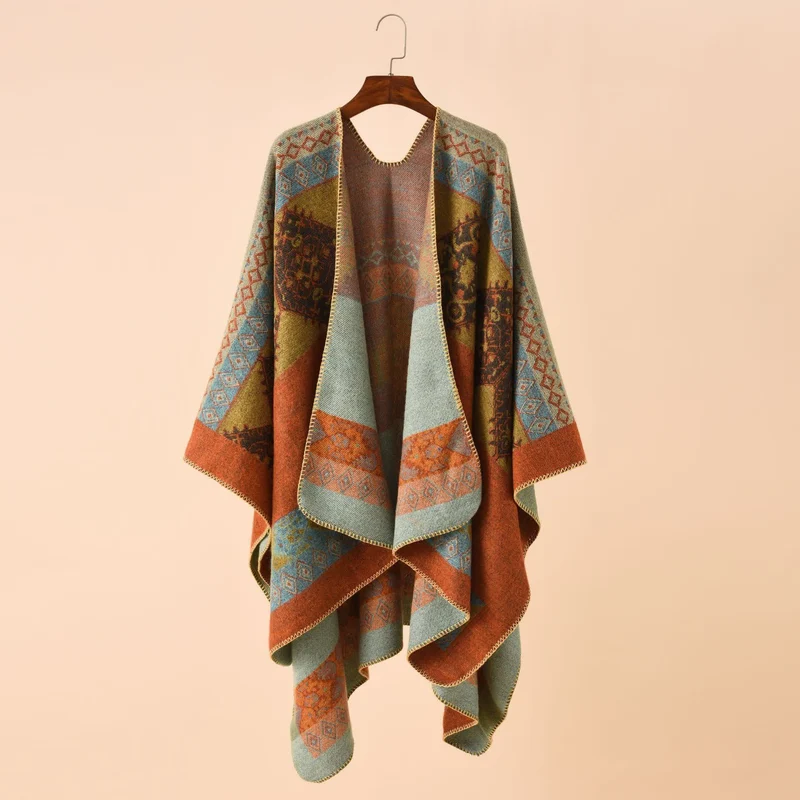 Weicher Schalumhang im Retro-Stil mit geometrischem Muster