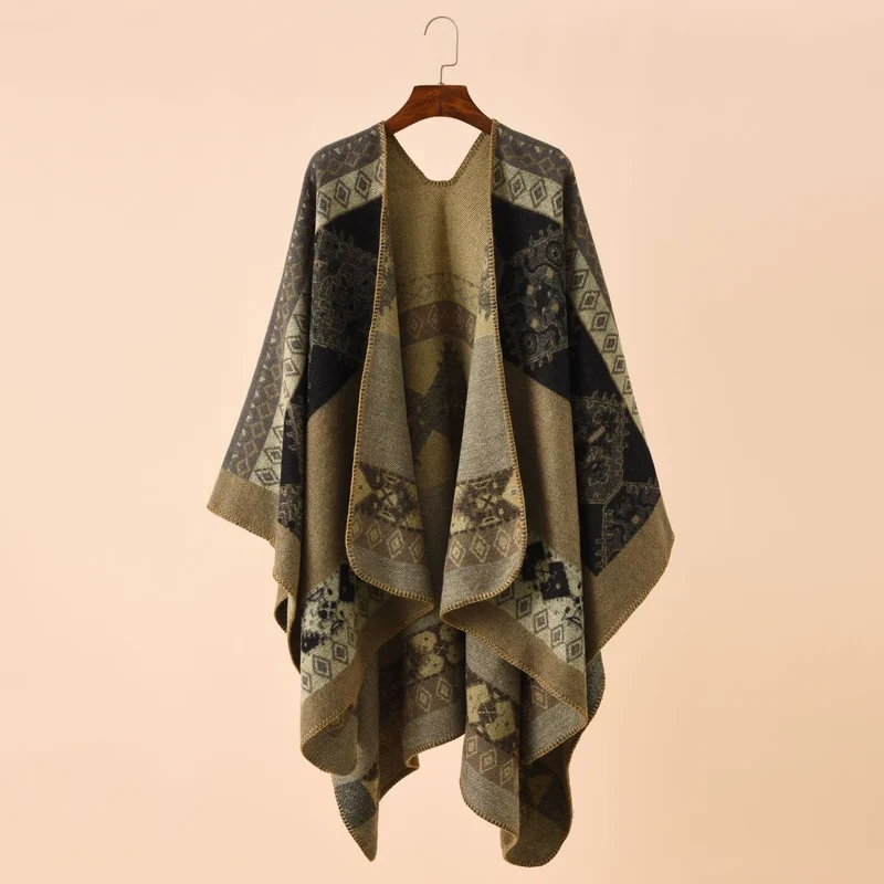 Weicher Schalumhang im Retro-Stil mit geometrischem Muster