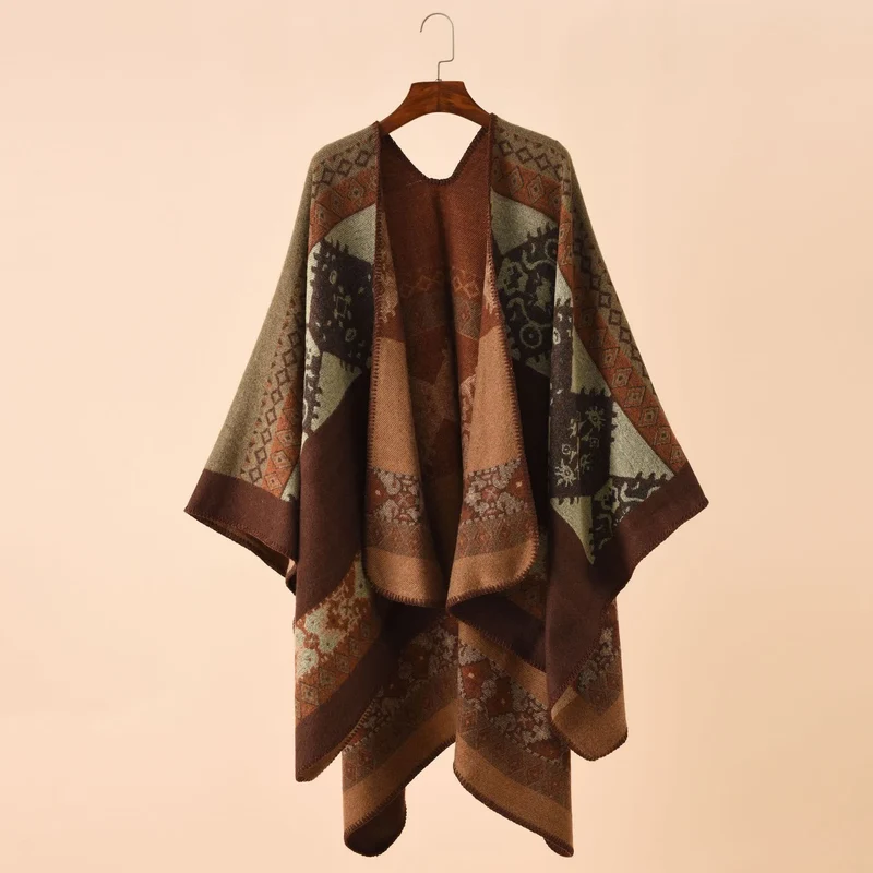 Weicher Schalumhang im Retro-Stil mit geometrischem Muster