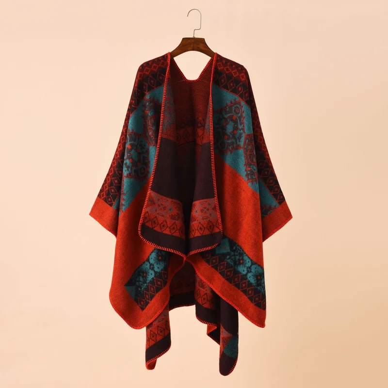 Weicher Schalumhang im Retro-Stil mit geometrischem Muster
