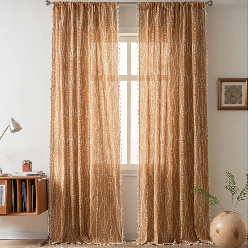 Rustikaler transparenter Vorhang mit Blumen- und Blattmotiv und geschwungenen Quasten