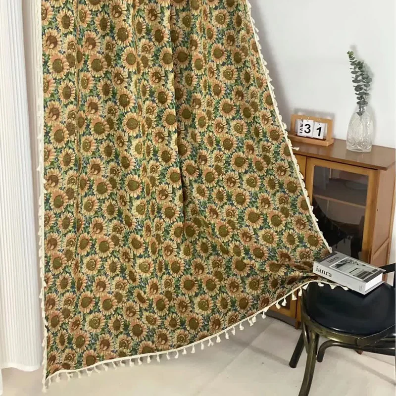 Verdunkelungsvorhang mit Sonnenblumenmotiv im Landhausstil
