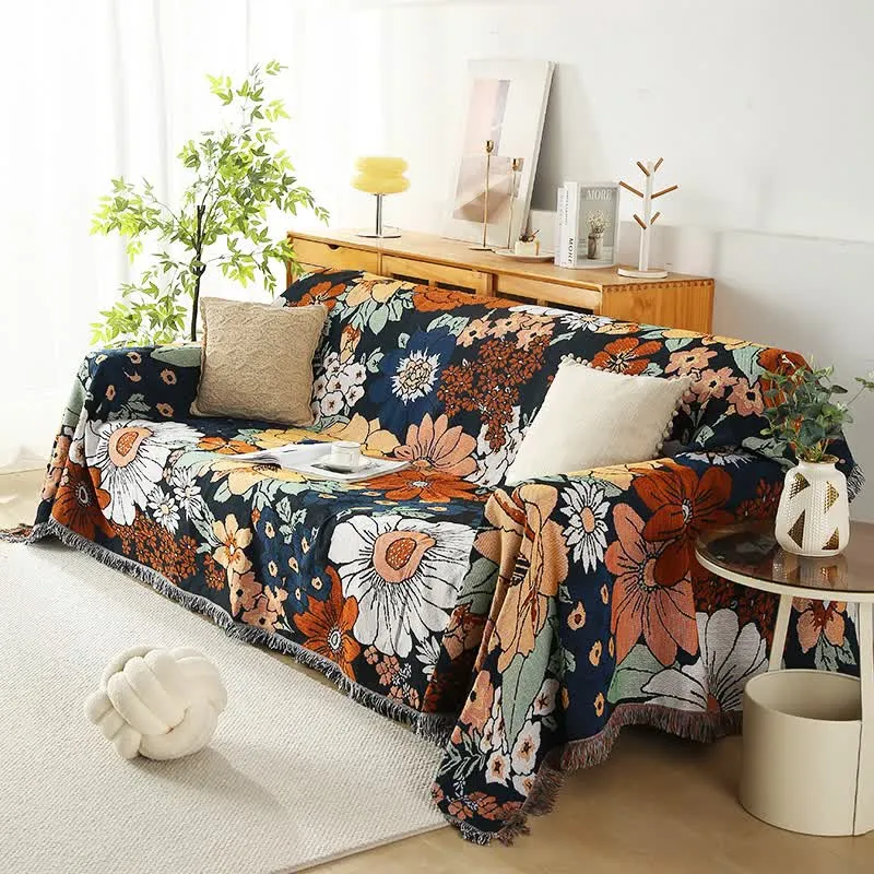 Funktionelle Quastendecke mit leuchtenden Blumen