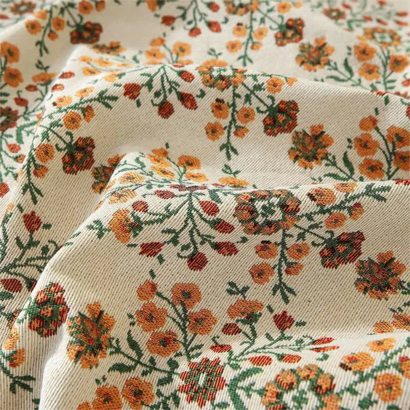 Jacquard-Sofabezug mit Pflaumenblüten-Rüschen